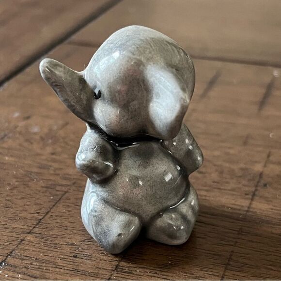 Cute Adorable Vintage Baby Gray Elephant Figurine Trunk up‎ - Picture 2 of 5